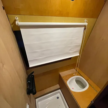 Moderner Campervan Im Gruenen! Campsite