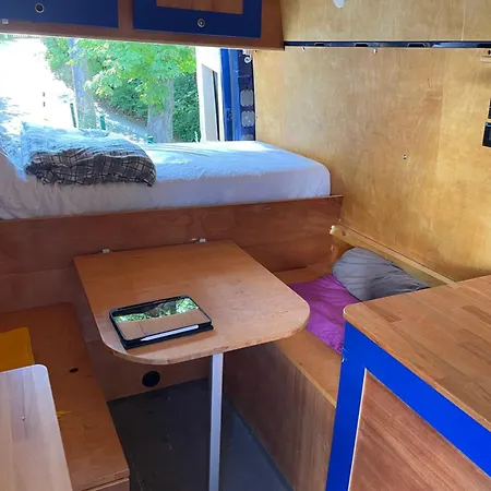 Moderner Campervan Im Gruenen! Campsite *